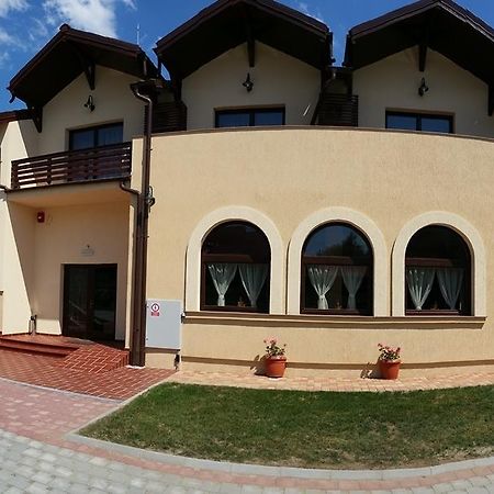 Pensiunea Berna Бакеу Екстер'єр фото
